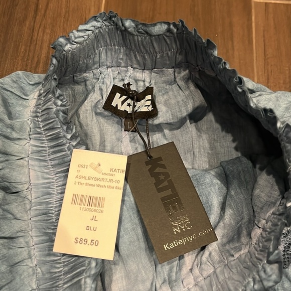 Katie J NWT 2 Tier Stone Wash Mini Skirt - Picture 2 of 3